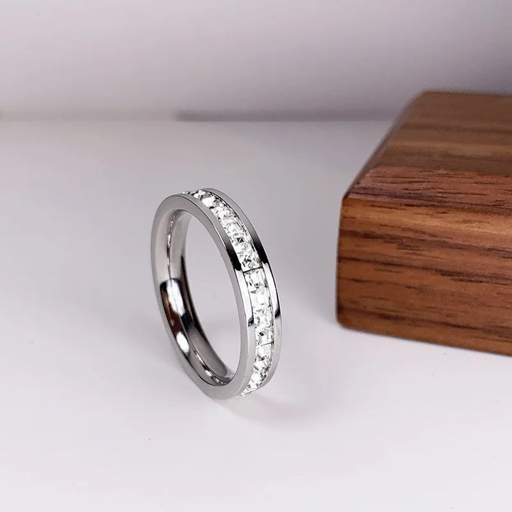 Stainless steel ring with Zirconias