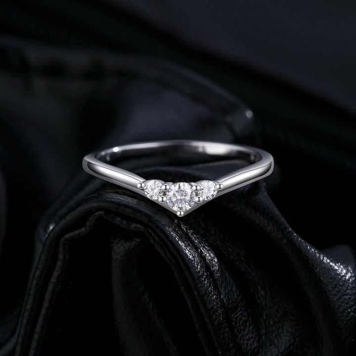 925 sterling silver ring with moissanite diamond