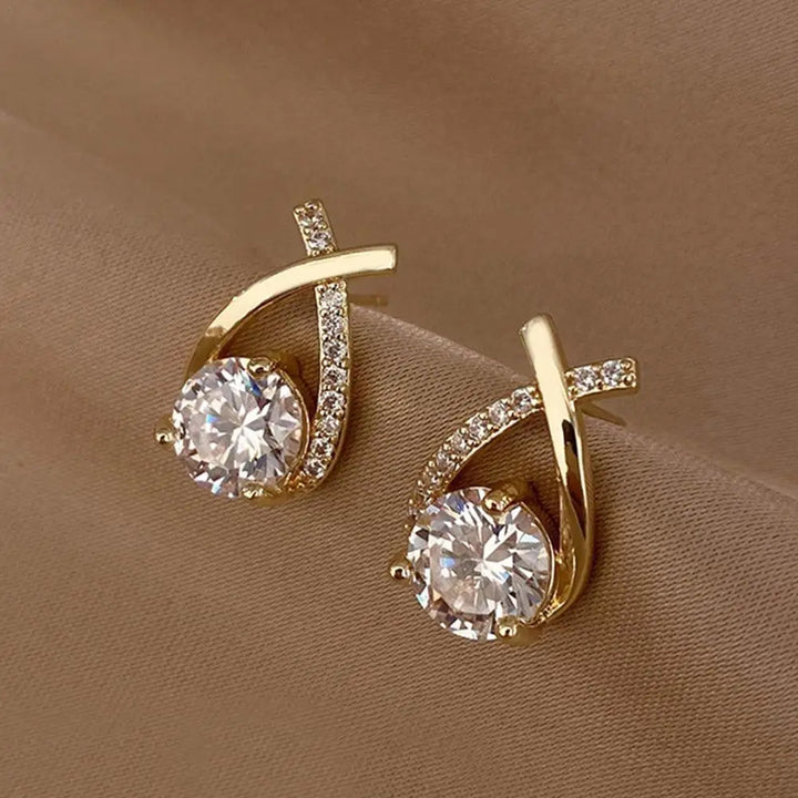 Elegant fishtail earring