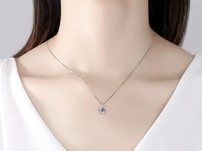 Necklace in 925 sterling silver and 18k gold plated with precious stones