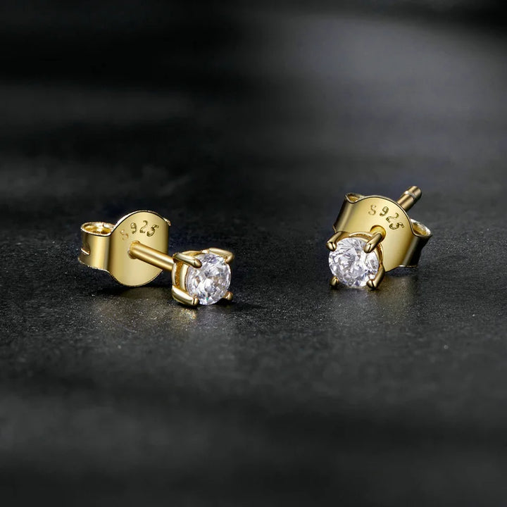 Earring in sterling silver and 18k gold plated with moissanite diamond