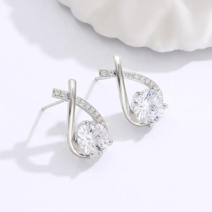 Elegant fishtail earring